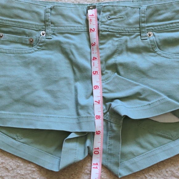 Shorts - Picture 3 of 4